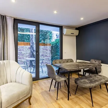 Apartment Distinguished *