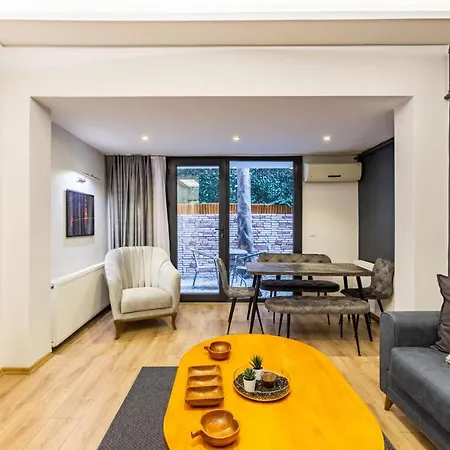 Distinguished Apartment *